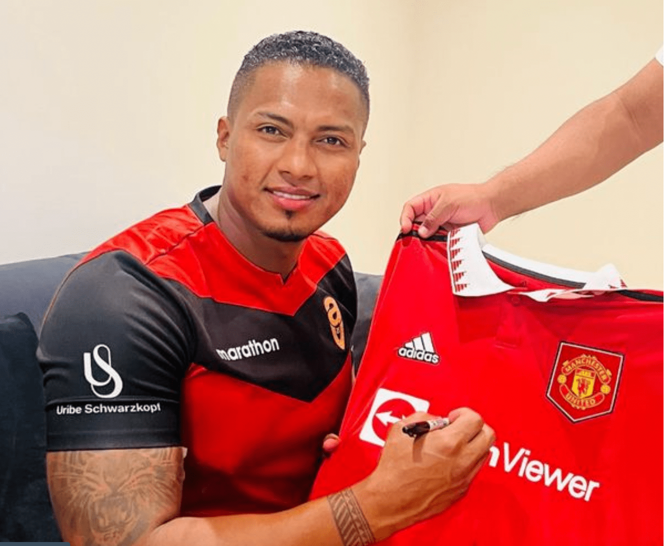 ld sports-包含重磅！瓦伦西亚迎来里程碑备战欧篮联曼联单刀错失备战欧冠，莱万多夫斯基爆冷击败热火的词条