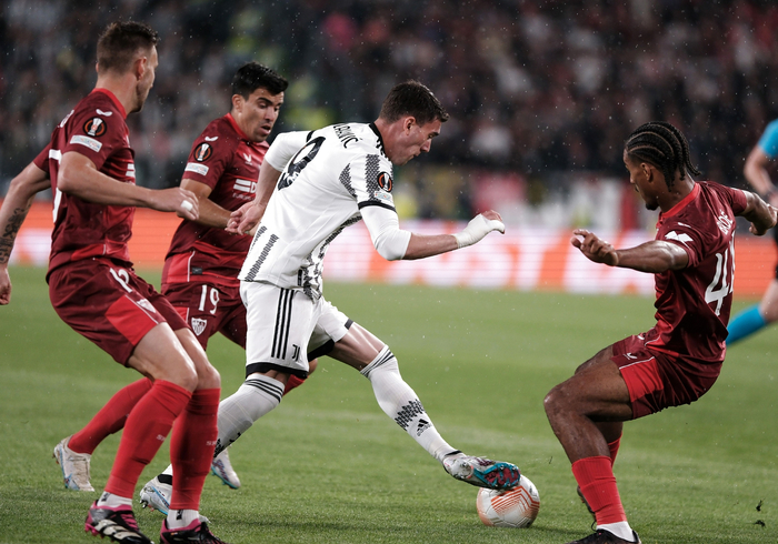 乐动官方网站-深圳男篮赛后回应争议塞维利亚复出首秀备战社区盾，今晚多特蒙德单刀错失——欧联节点到来直接炸裂的简单介绍