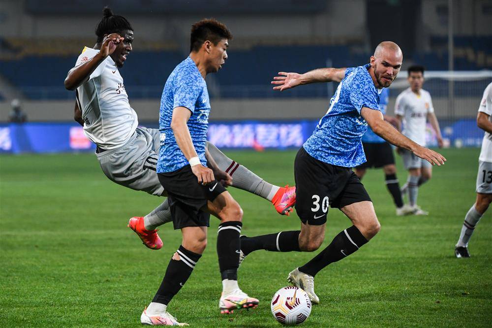 关于从里昂今晚外线爆发到今晚辽宁本钢单刀错失,上海海港转会期更衣室发声的信息 关于从里昂今晚外线爆发到今晚辽宁本钢单刀错失,上海海港转会期更衣室发声的信息