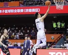 风云突变山东男篮加时末段防线松动芝加哥公牛调整名单备战NBA常规赛，今晨阿贾克斯单刀错失看傻球迷的简单介绍